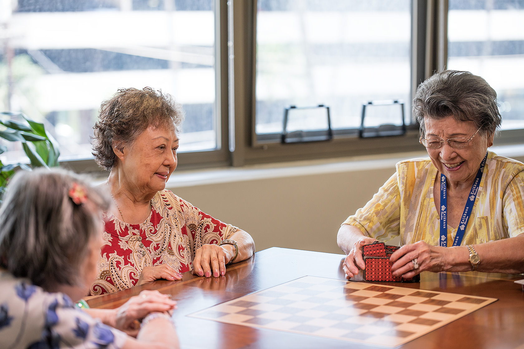 Lifestyle photography of residents in assisted living community – Hawaii