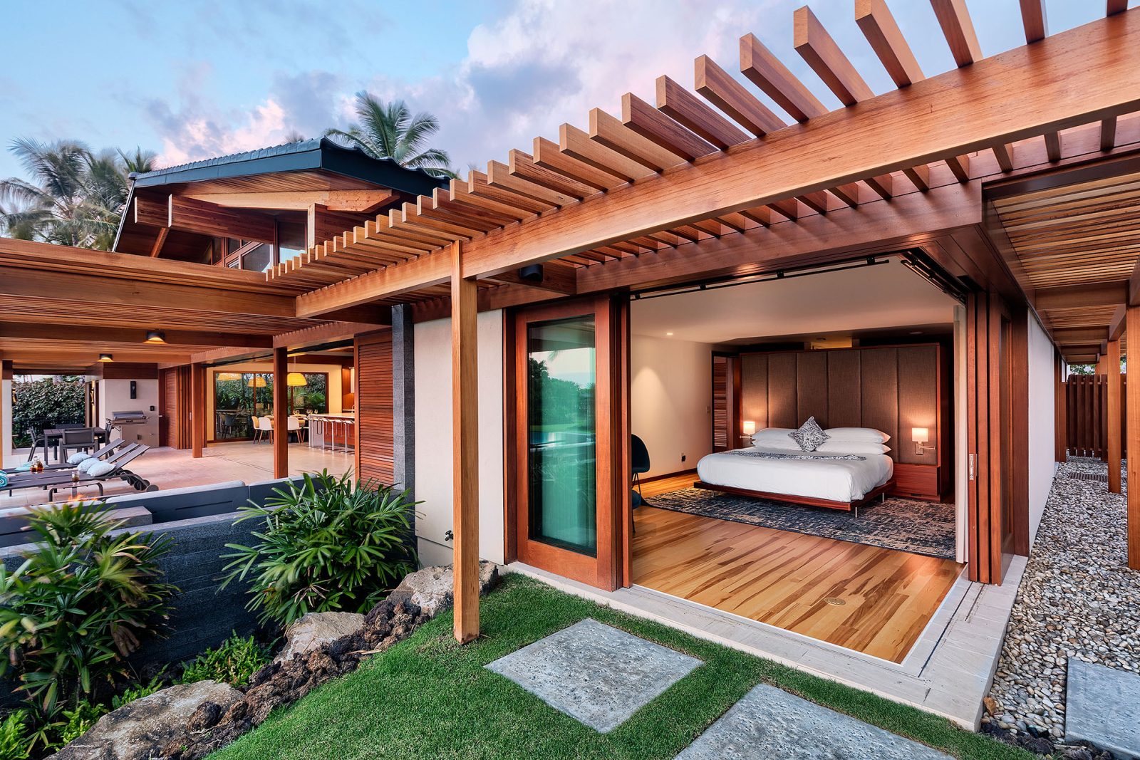 Hawaii luxury hotel room