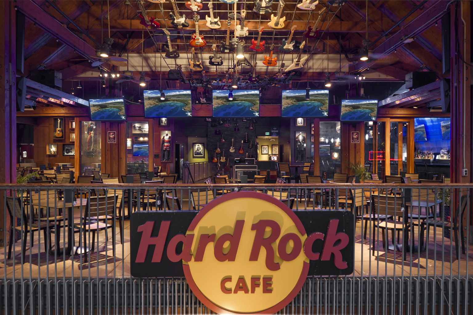 Hard Rock Cafe Waikiki 082826 126 2